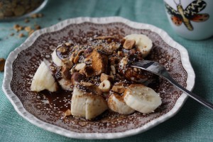 bananmellanmål med nötter