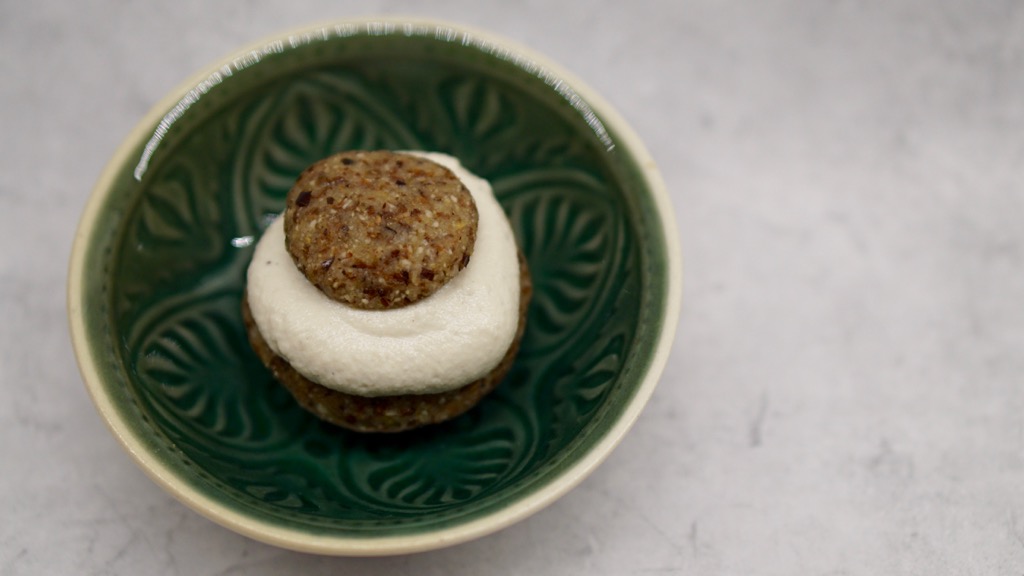 Raw semla med cashewgrädde