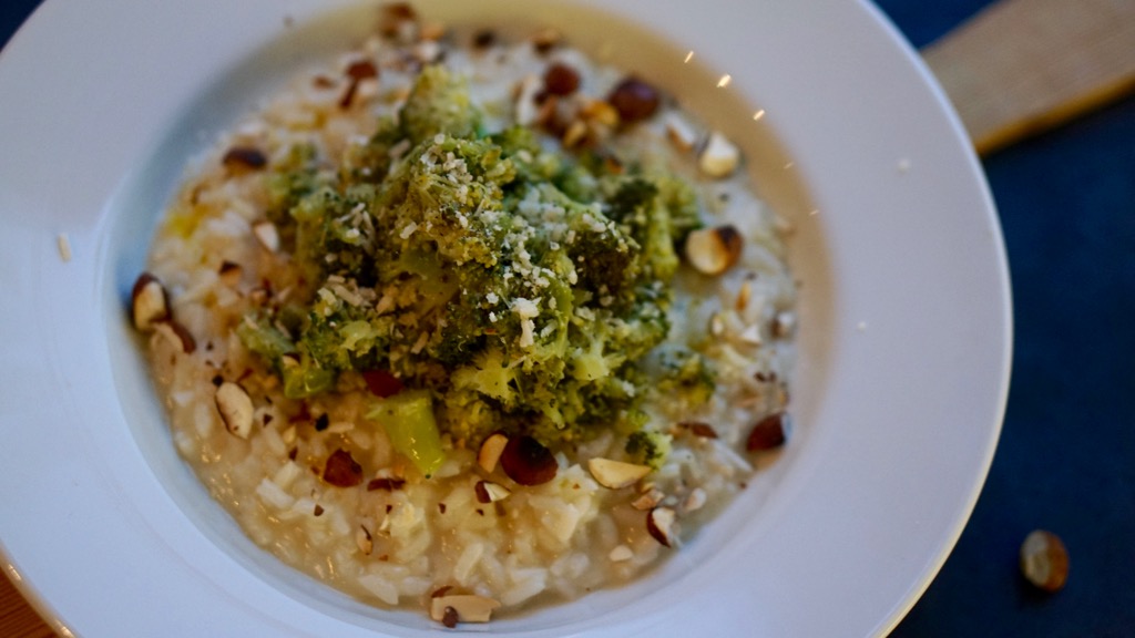 Risotto med broccoli, citron och mandel