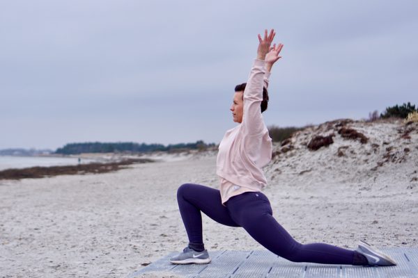 Nellie Rolf_adv-lunge